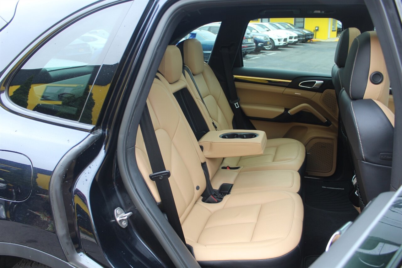2016 Porsche Cayenne photo 17