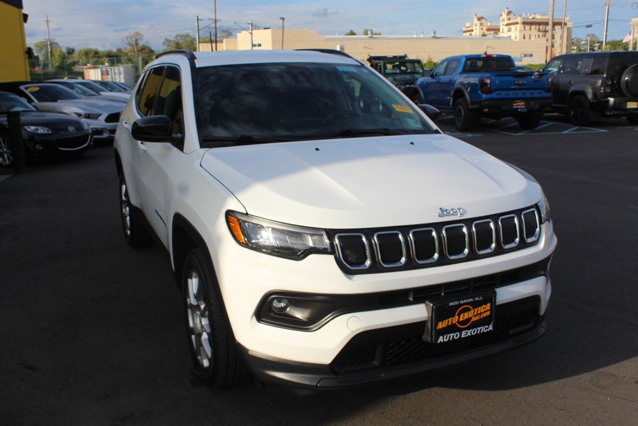 2022 Jeep Compass Latitude Lux photo 3