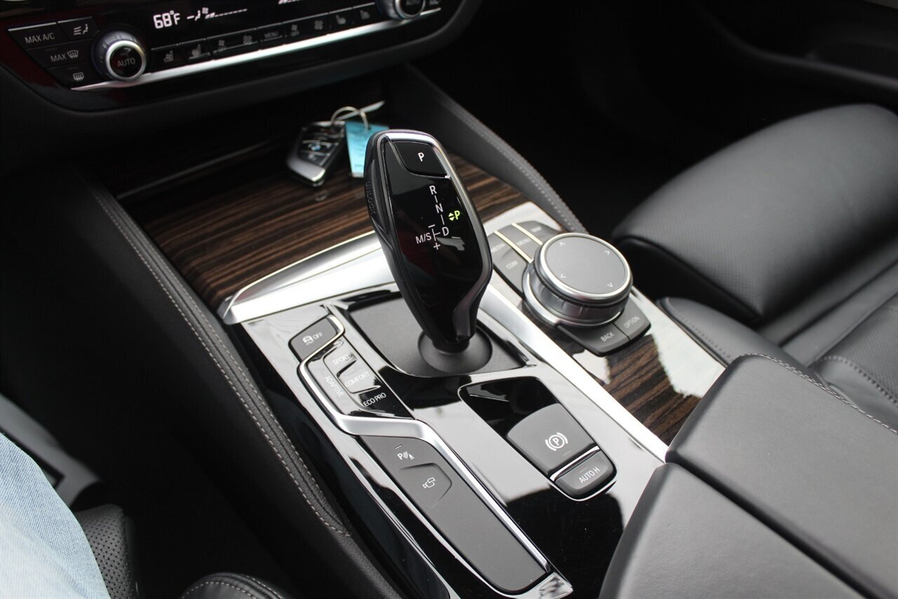 2020 BMW M550i xDrive - Photo 13 - Red Bank, NJ 07701