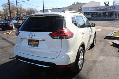 2018 Nissan Rogue SV   - Photo 3 - Red Bank, NJ 07701