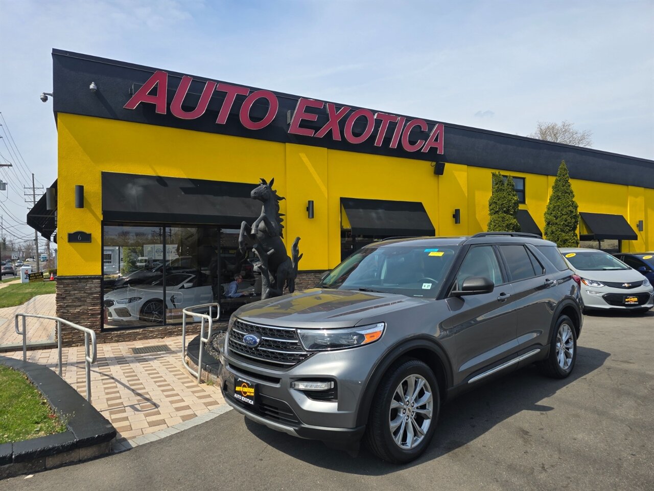 2022 Ford Explorer XLT   - Photo 1 - Red Bank, NJ 07701