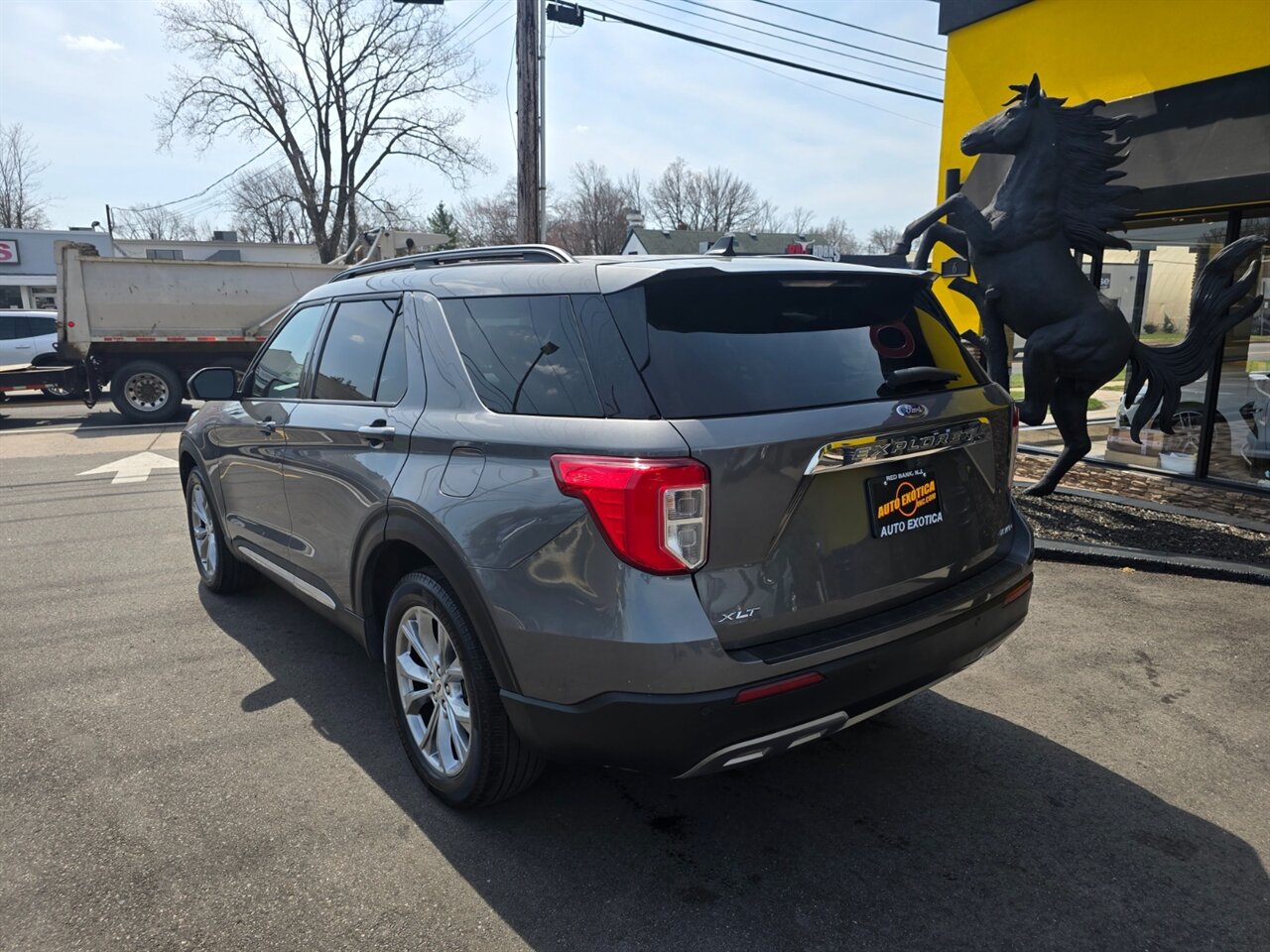 2022 Ford Explorer XLT - Photo 2 - Red Bank, NJ 07701