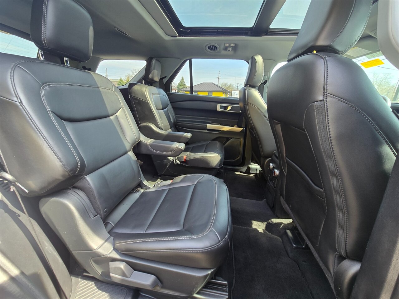 2022 Ford Explorer XLT - Photo 16 - Red Bank, NJ 07701