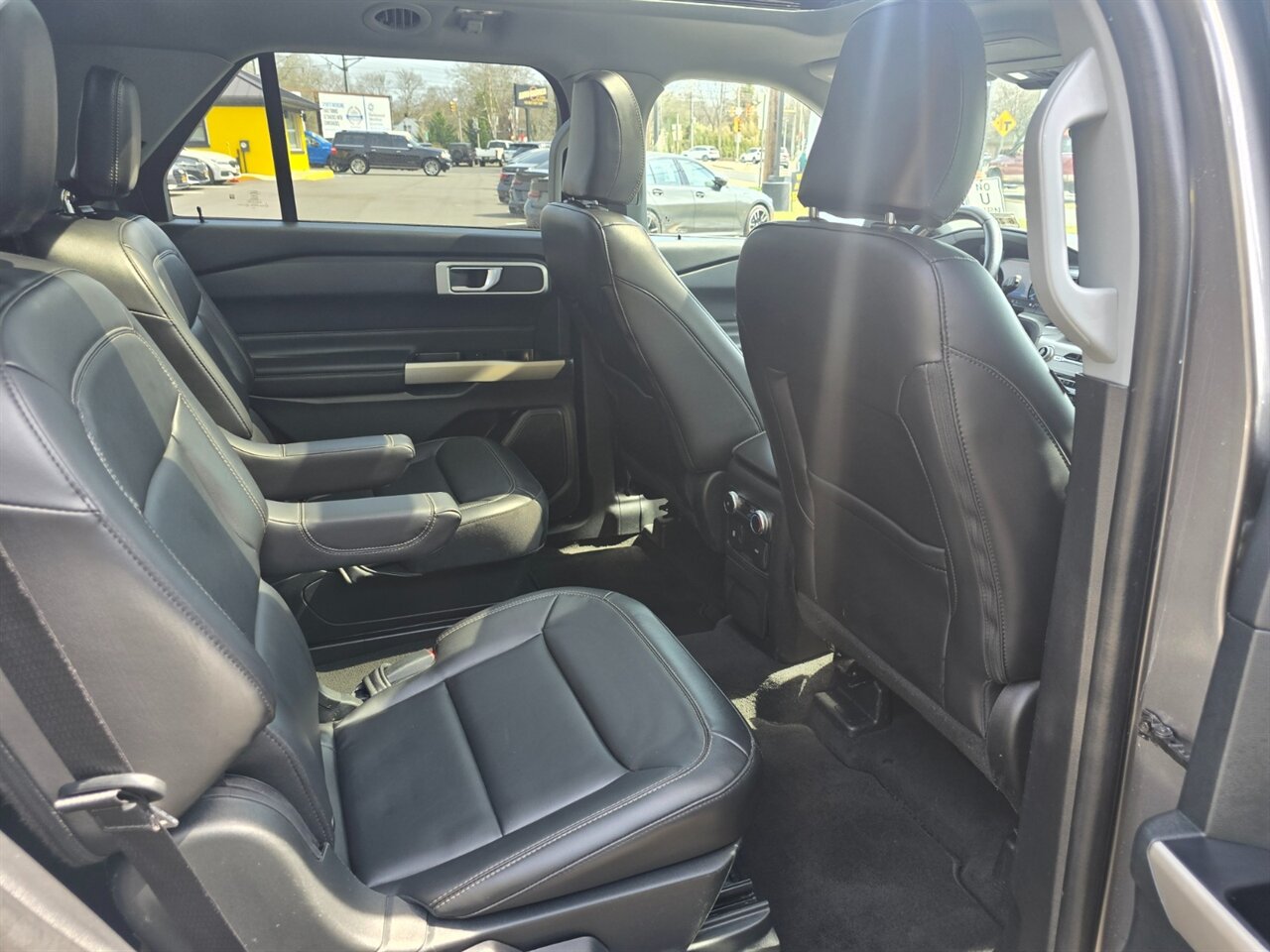 2022 Ford Explorer XLT - Photo 15 - Red Bank, NJ 07701
