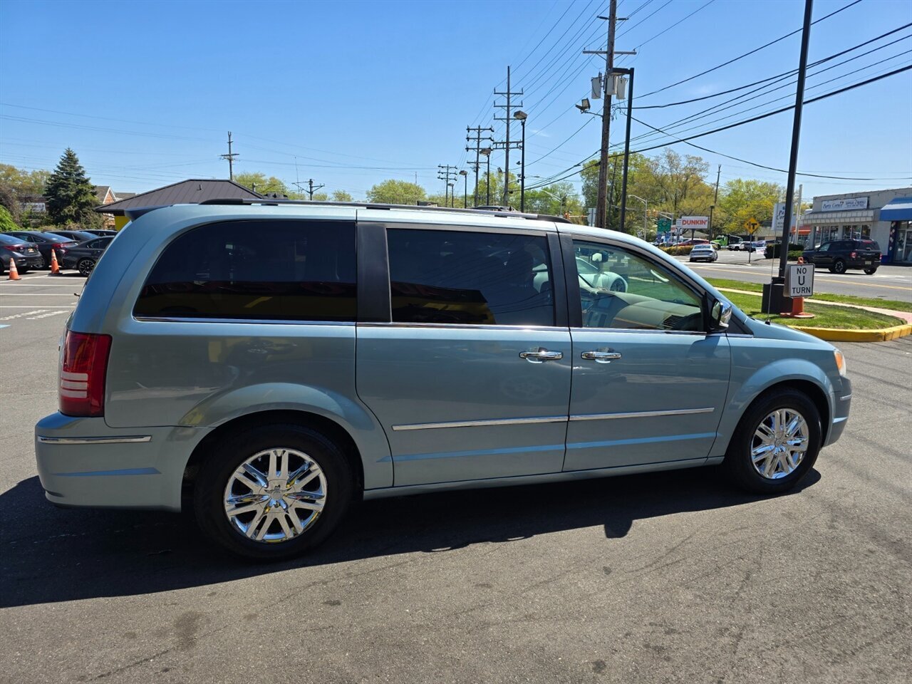 2008 Chrysler Town & Country Limited - Photo 24 - Red Bank, NJ 07701