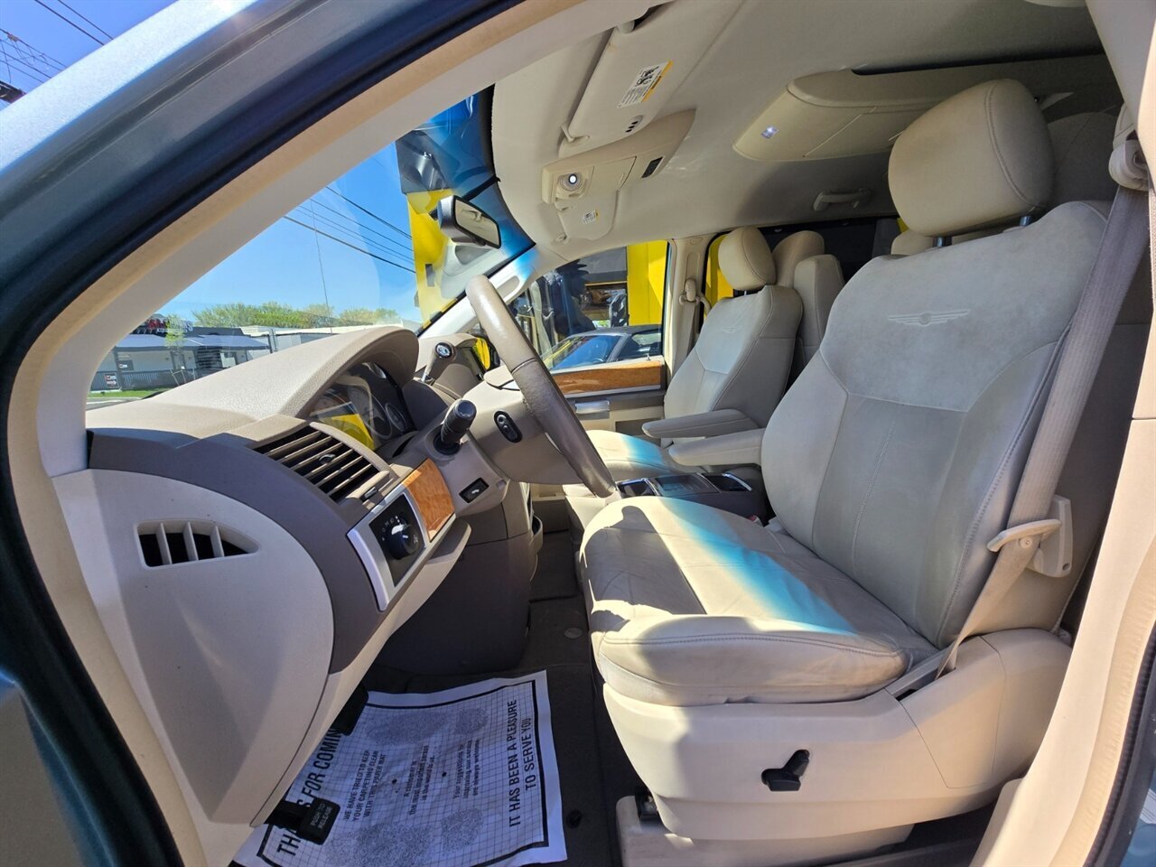 2008 Chrysler Town & Country Limited - Photo 12 - Red Bank, NJ 07701