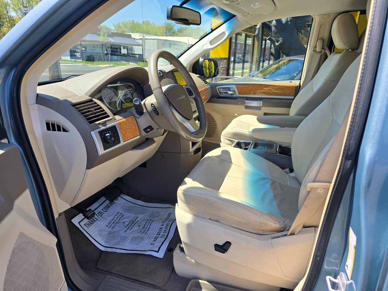 2008 Chrysler Town & Country Limited - Photo 11 - Red Bank, NJ 07701