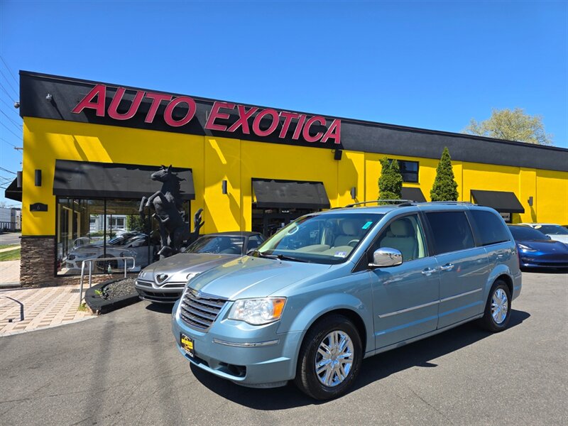 2008 Chrysler Town & Country Limited  