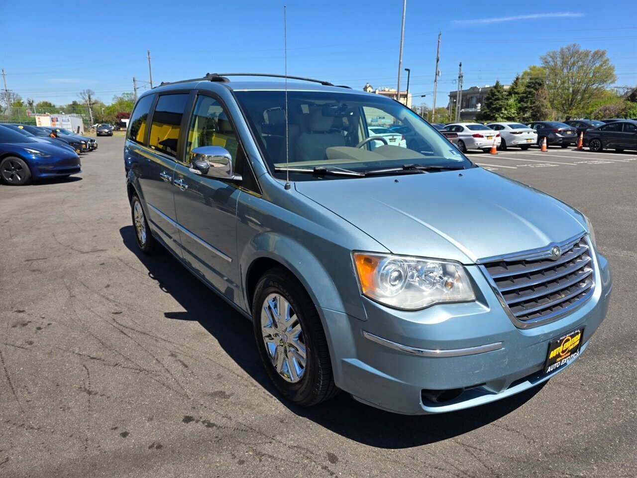2008 Chrysler Town & Country Limited - Photo 4 - Red Bank, NJ 07701