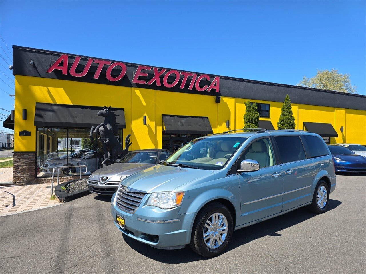 2008 Chrysler Town & Country Limited   - Photo 1 - Red Bank, NJ 07701