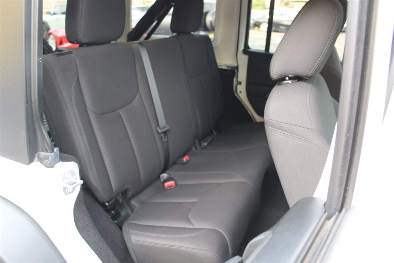 2017 Jeep Wrangler Unlimited Sport S - Photo 15 - Red Bank, NJ 07701