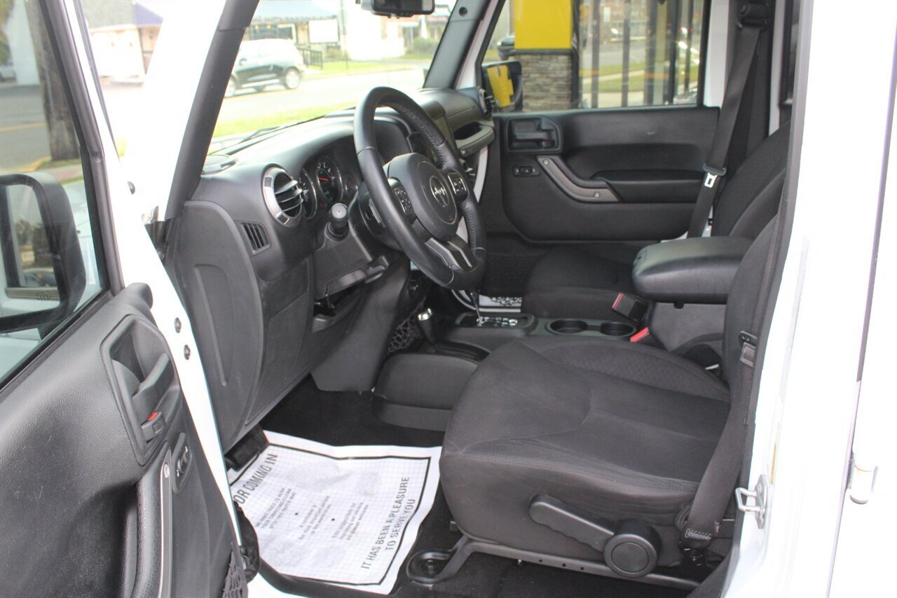 2017 Jeep Wrangler Unlimited Sport S - Photo 10 - Red Bank, NJ 07701