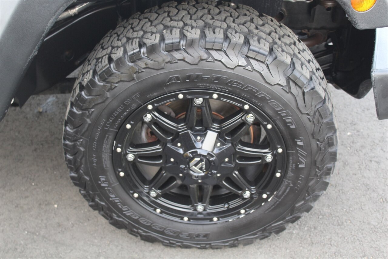 2017 Jeep Wrangler Unlimited Sport S - Photo 24 - Red Bank, NJ 07701