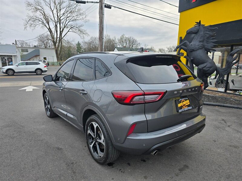 2023 Ford Escape ST-Line Elite  