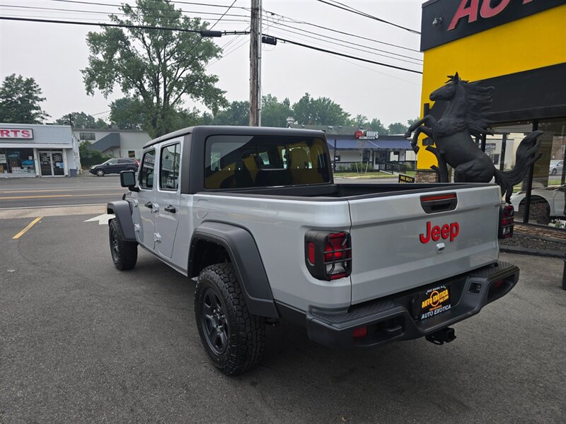 2023 Jeep Gladiator Sport  