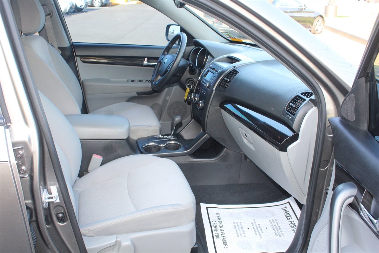 2011 Kia Sorento LX - Photo 10 - Red Bank, NJ 07701
