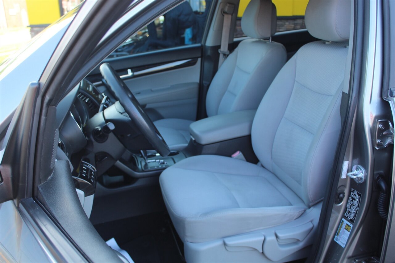 2011 Kia Sorento LX - Photo 9 - Red Bank, NJ 07701