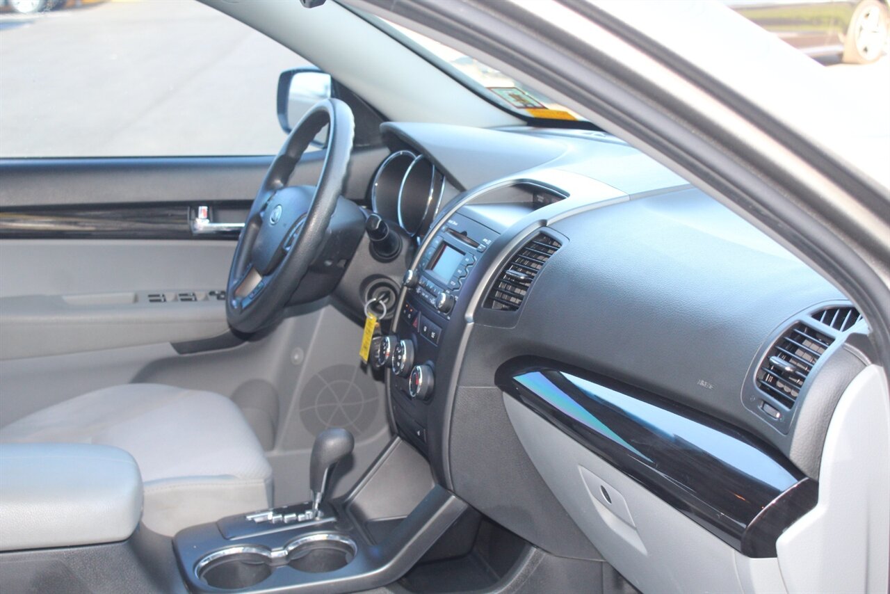 2011 Kia Sorento LX - Photo 16 - Red Bank, NJ 07701