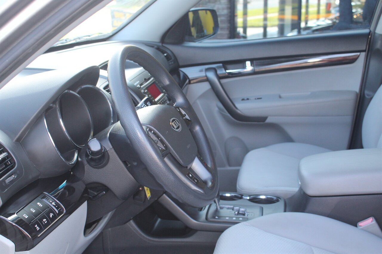 2011 Kia Sorento LX - Photo 15 - Red Bank, NJ 07701