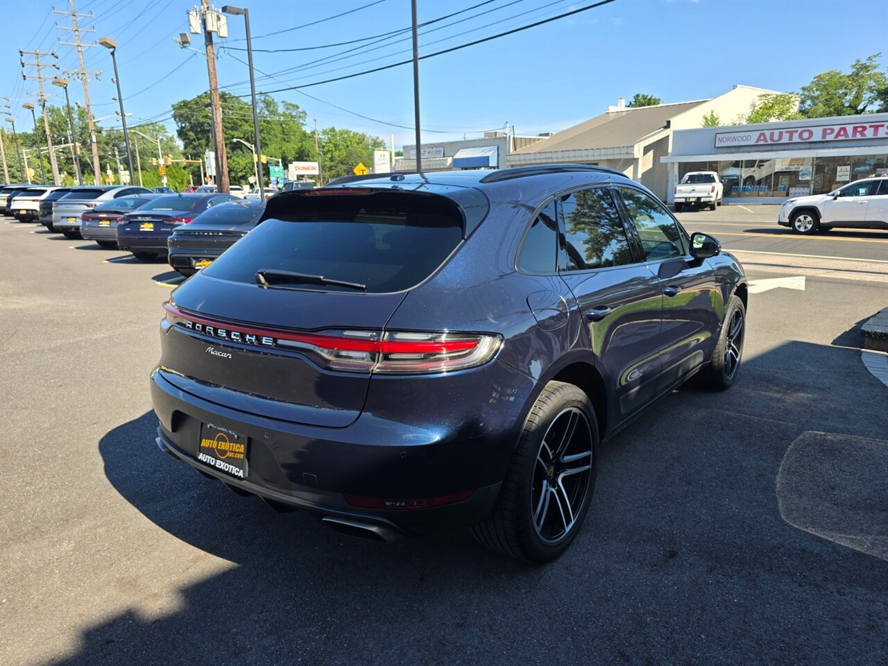 2021 Porsche Macan - Photo 3 - Red Bank, NJ 07701