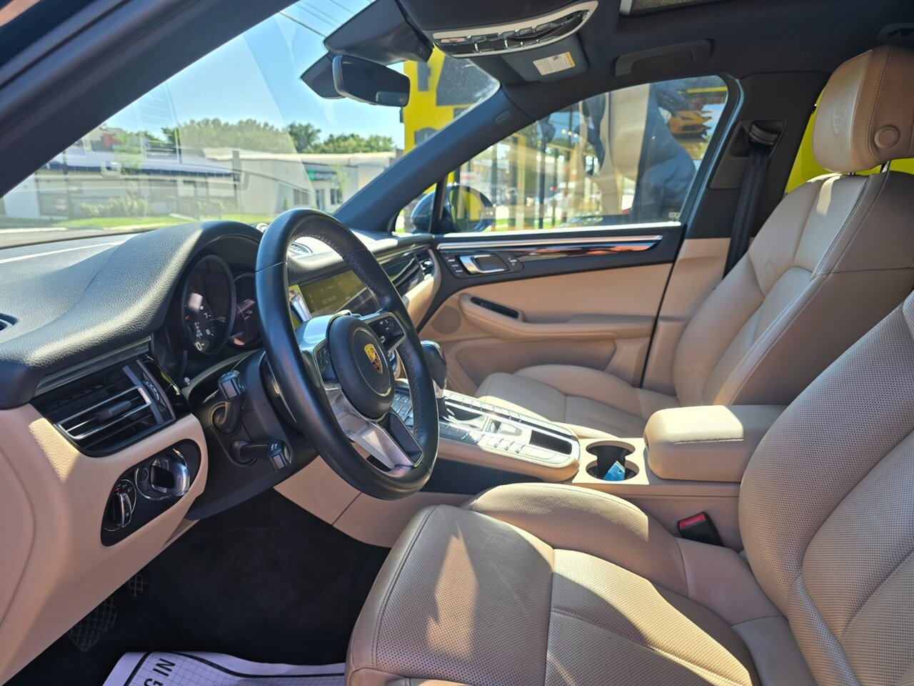 2021 Porsche Macan - Photo 18 - Red Bank, NJ 07701