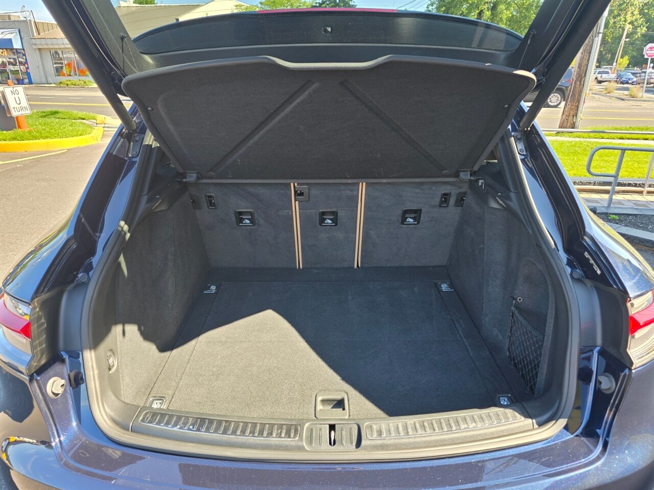 2021 Porsche Macan - Photo 21 - Red Bank, NJ 07701