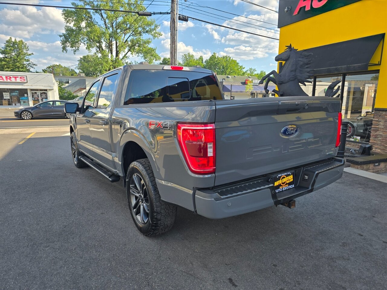 2021 Ford F-150 XLT - Photo 2 - Red Bank, NJ 07701