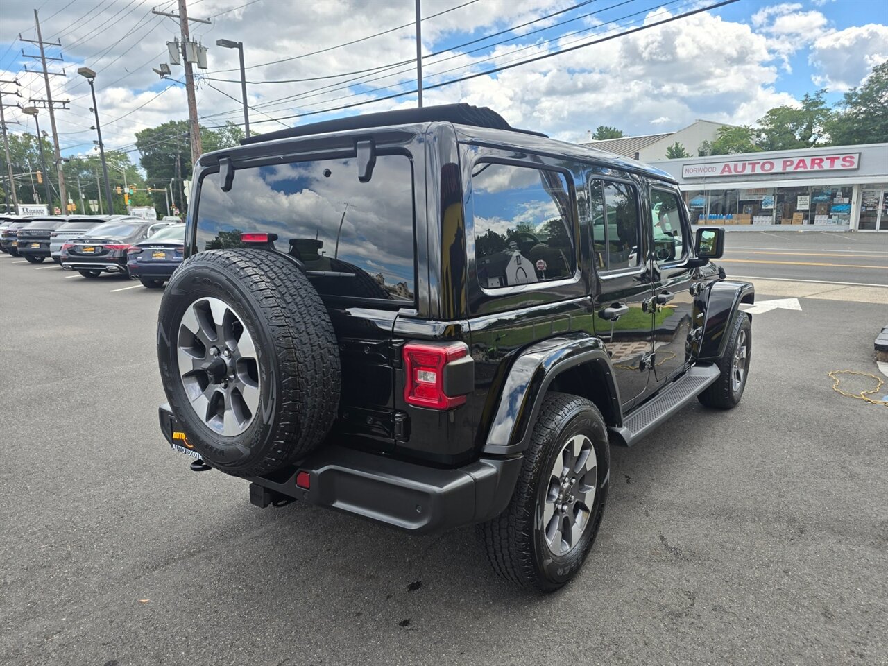 2021 Jeep Wrangler Unlimited Sahara - Photo 3 - Red Bank, NJ 07701