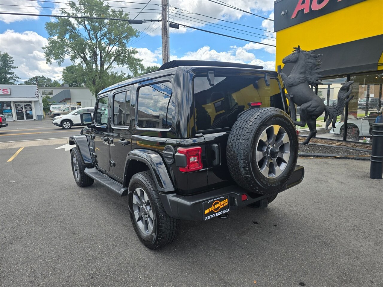 2021 Jeep Wrangler Unlimited Sahara - Photo 2 - Red Bank, NJ 07701