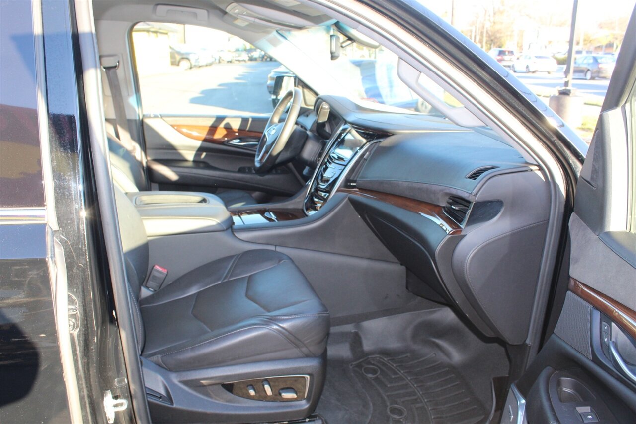 2019 Cadillac Escalade ESV Standard - Photo 14 - Red Bank, NJ 07701