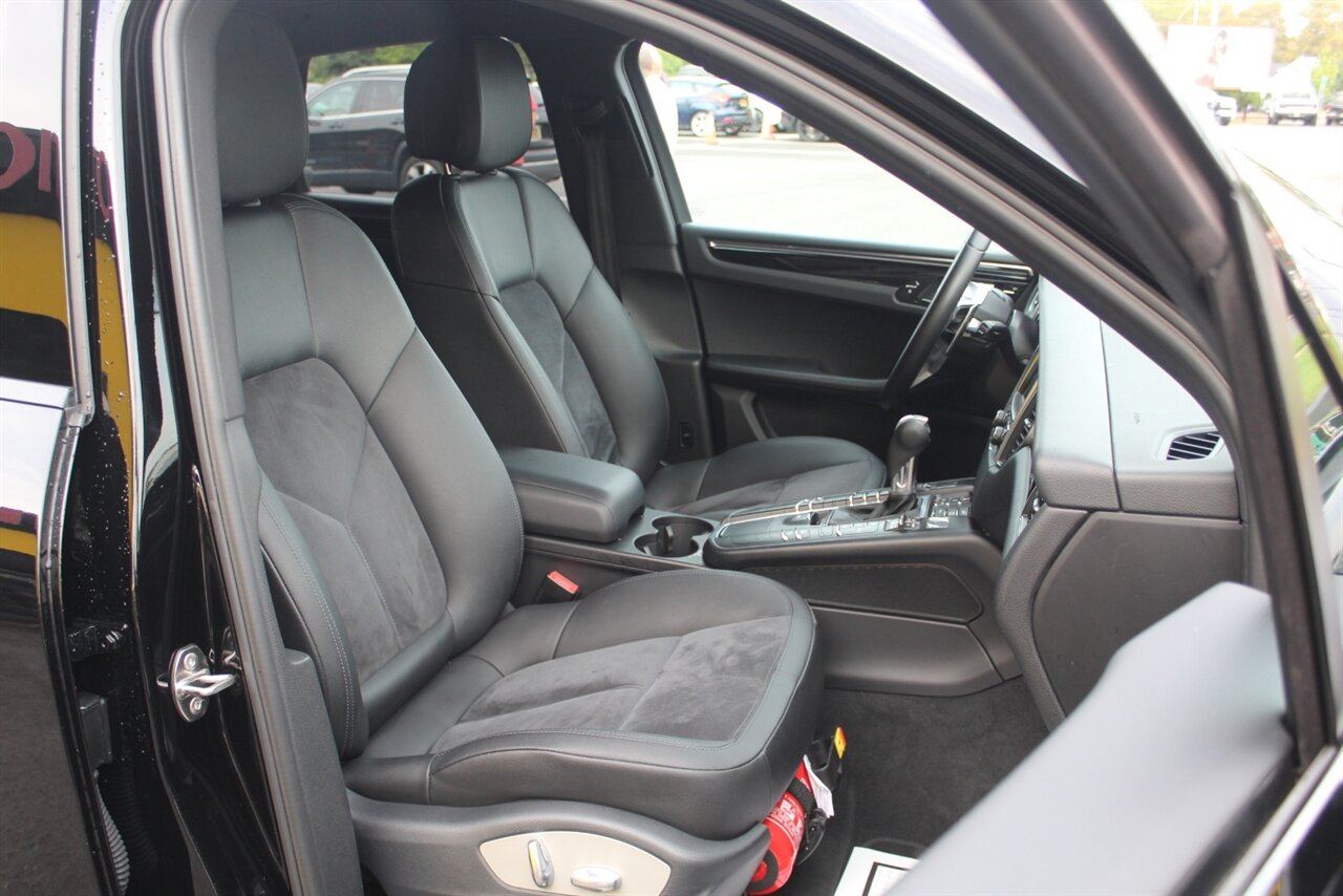 2016 Porsche Macan S photo 13
