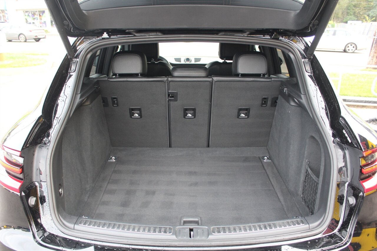 2016 Porsche Macan S photo 18