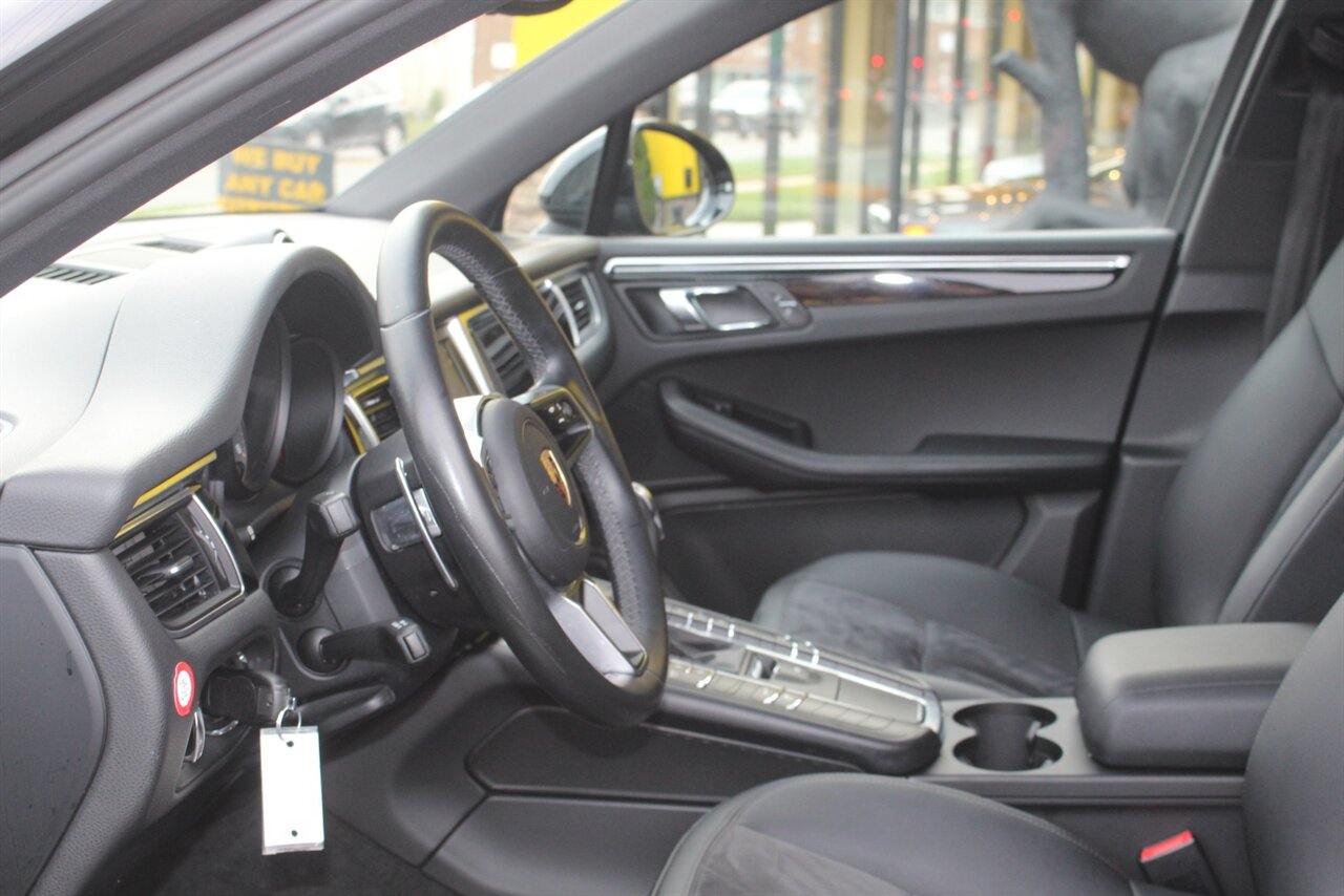2016 Porsche Macan S photo 16