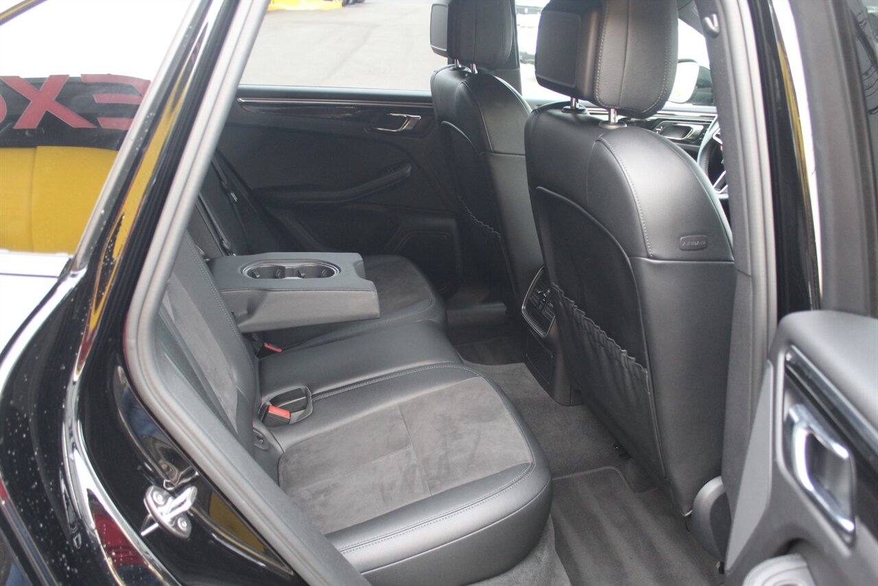 2016 Porsche Macan S photo 14