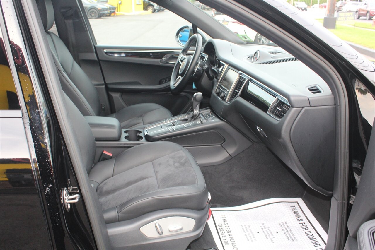 2016 Porsche Macan S photo 12