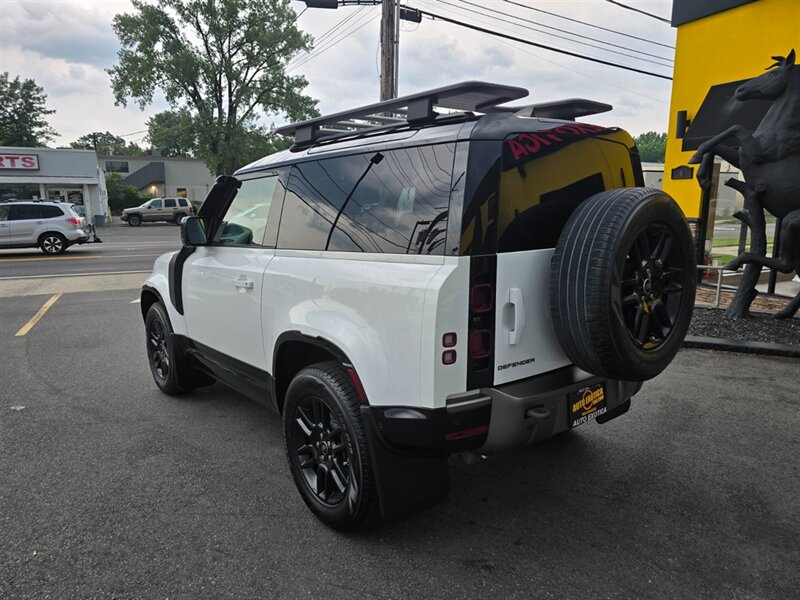 2024 Land Rover Defender 90 P400 X-Dynamic SE  
