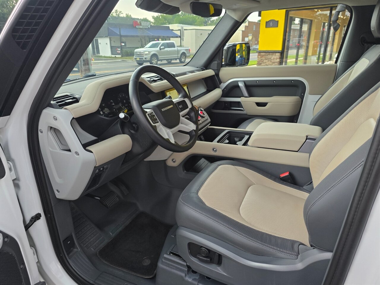 2024 Land Rover Defender 90 P400 X-Dynamic SE - Photo 11 - Red Bank, NJ 07701