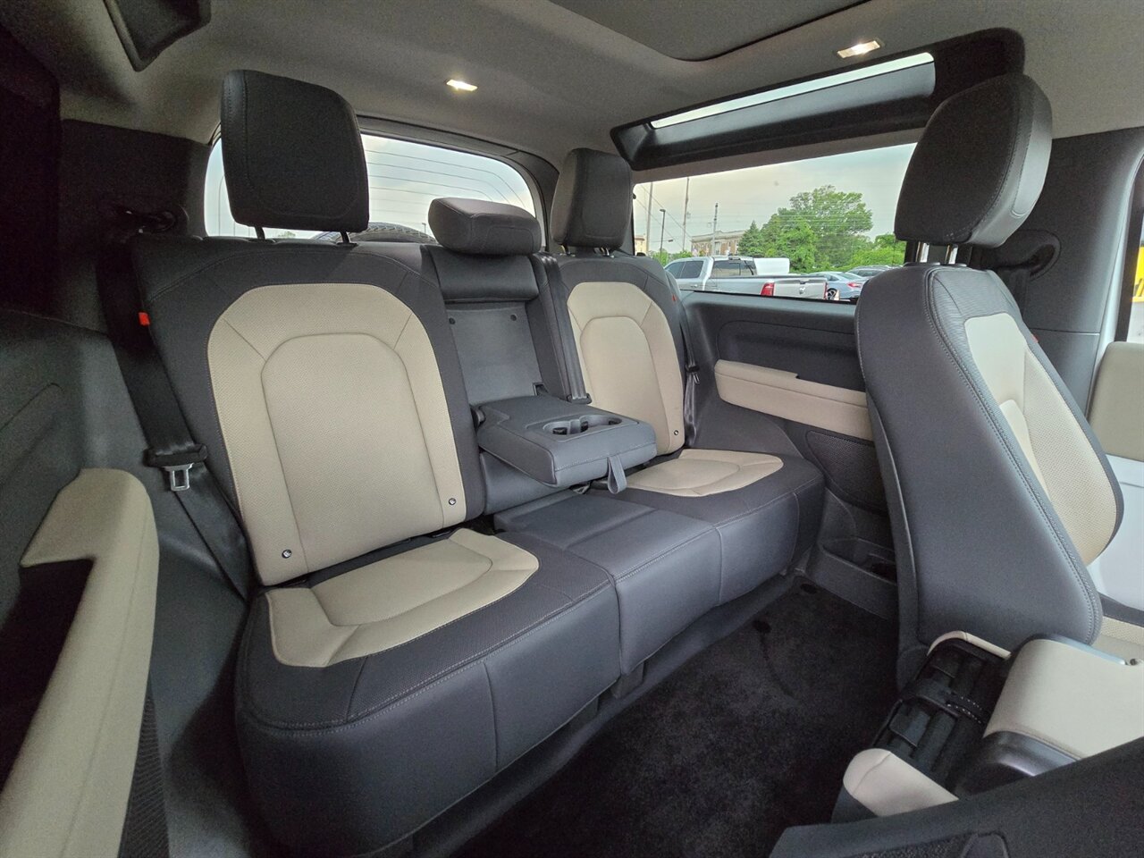 2024 Land Rover Defender 90 P400 X-Dynamic SE - Photo 16 - Red Bank, NJ 07701