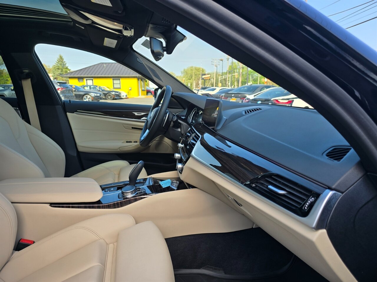 2019 BMW 530i xDrive - Photo 19 - Red Bank, NJ 07701