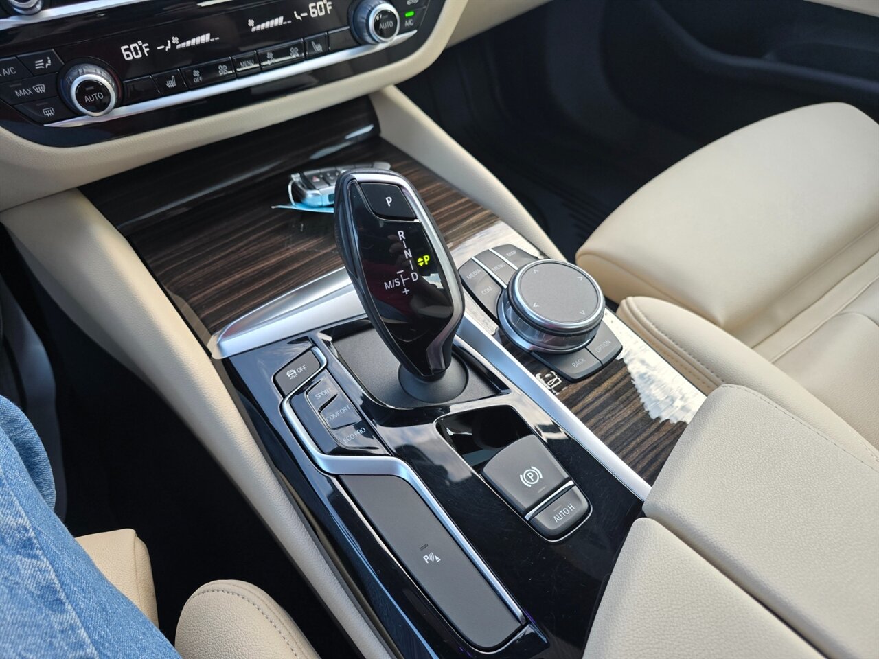 2019 BMW 530i xDrive - Photo 8 - Red Bank, NJ 07701