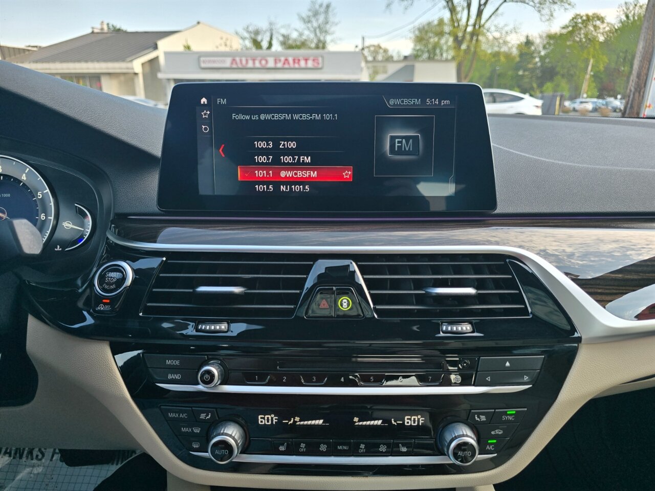 2019 BMW 530i xDrive - Photo 7 - Red Bank, NJ 07701