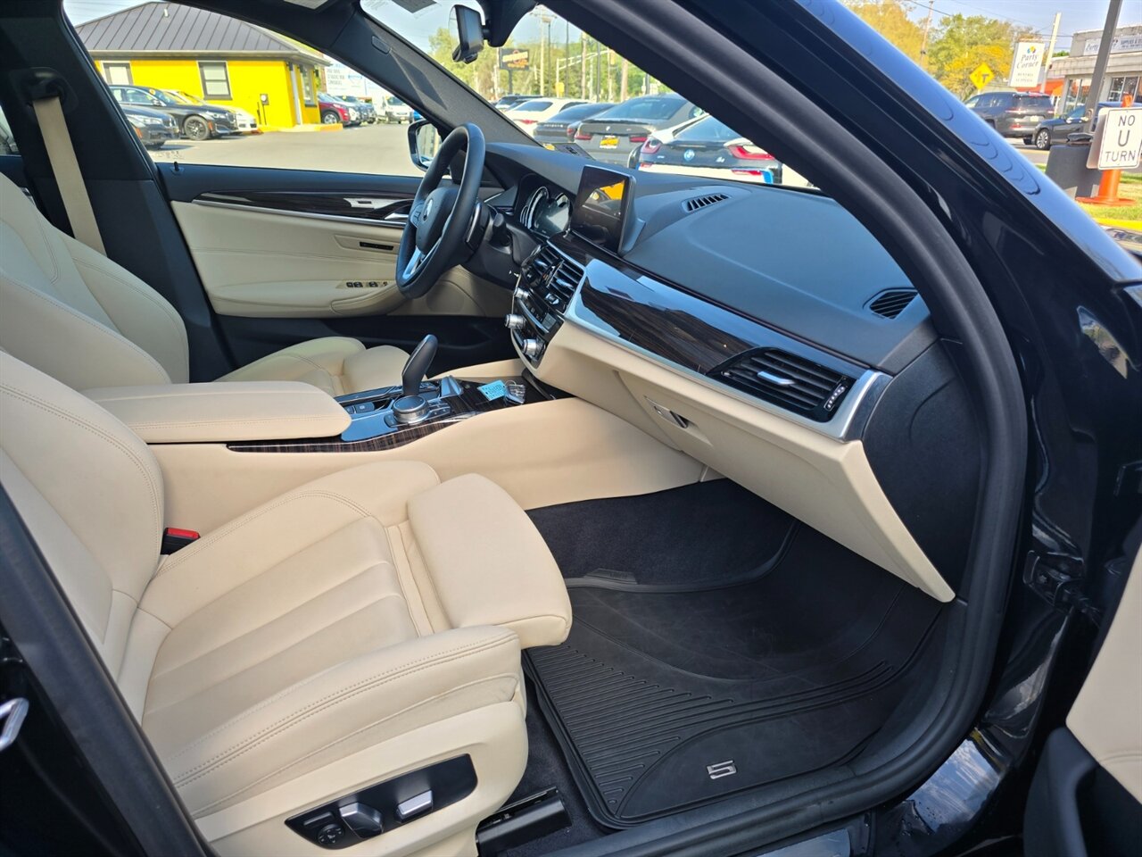 2019 BMW 530i xDrive - Photo 14 - Red Bank, NJ 07701