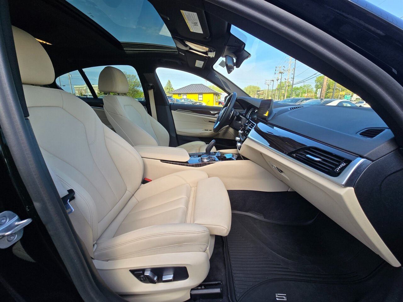 2019 BMW 530i xDrive - Photo 15 - Red Bank, NJ 07701