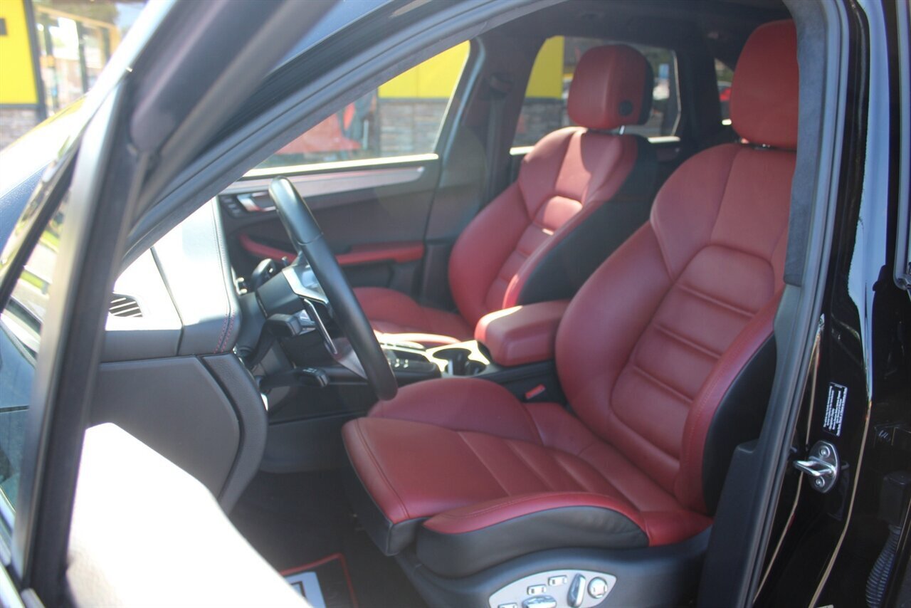 2016 Porsche Macan Turbo - Photo 12 - Red Bank, NJ 07701