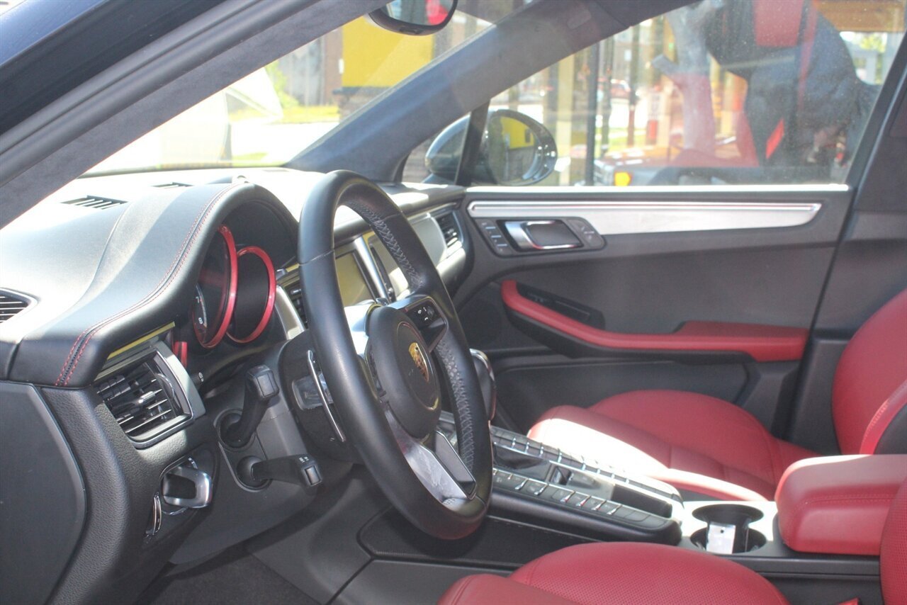 2016 Porsche Macan Turbo - Photo 17 - Red Bank, NJ 07701