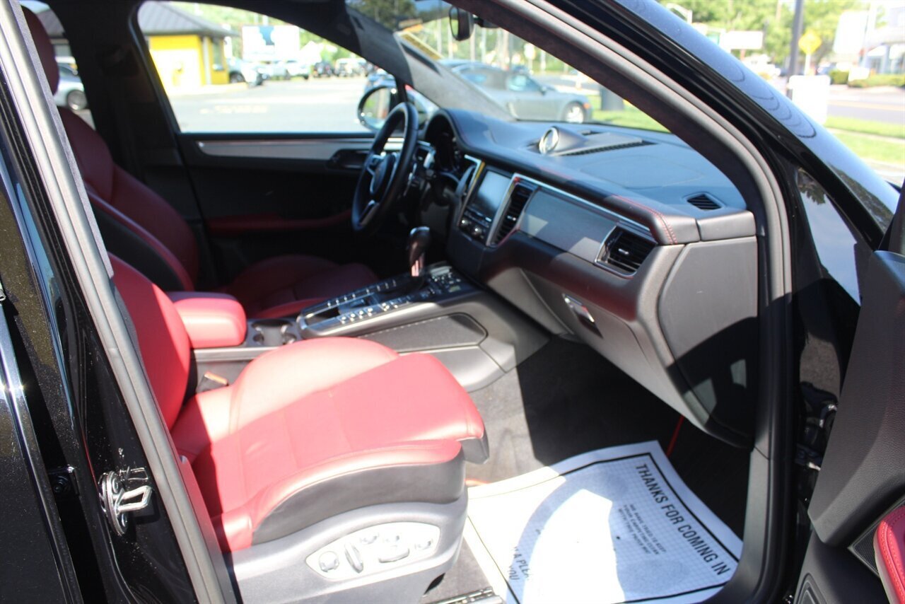 2016 Porsche Macan Turbo - Photo 13 - Red Bank, NJ 07701