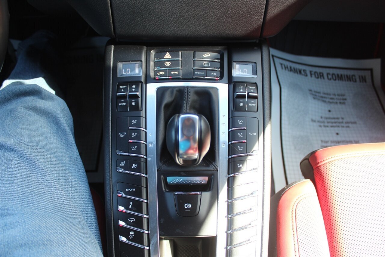 2016 Porsche Macan Turbo - Photo 7 - Red Bank, NJ 07701