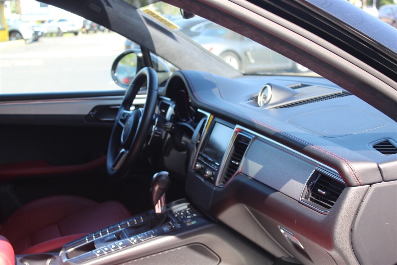 2016 Porsche Macan Turbo - Photo 18 - Red Bank, NJ 07701