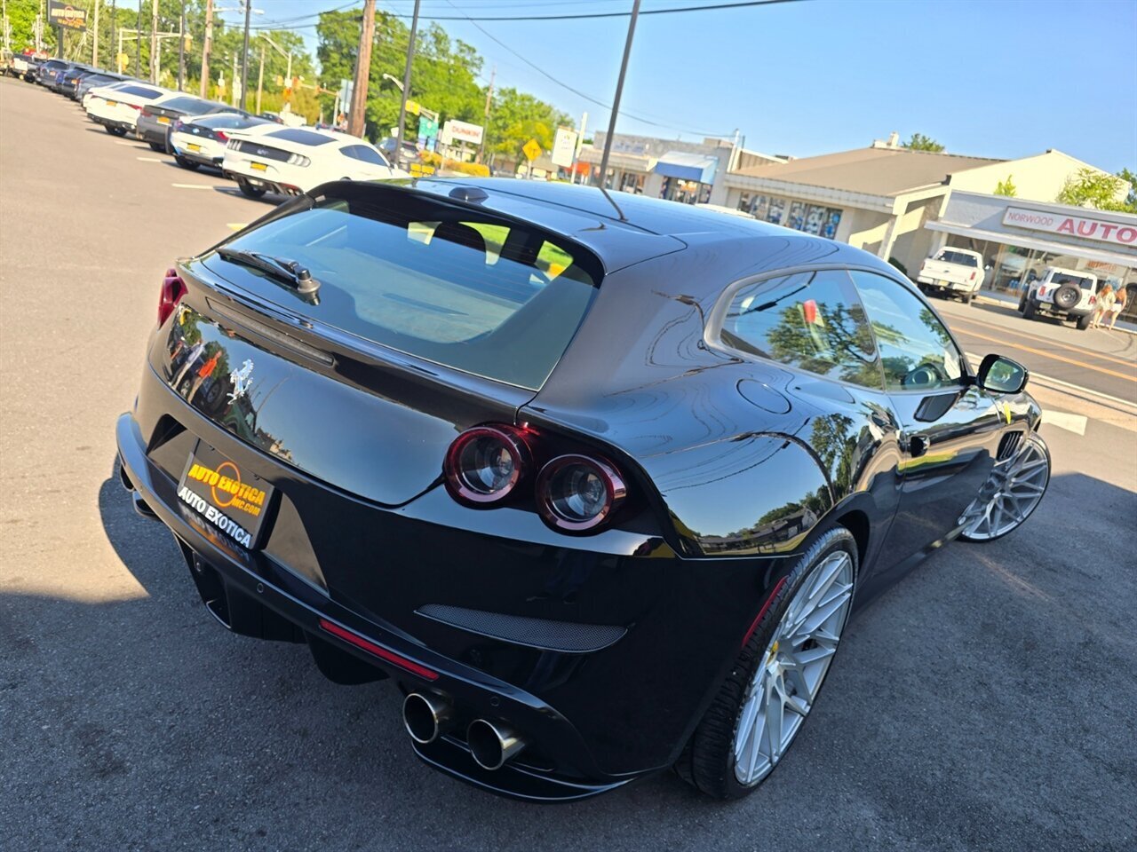 2017 Ferrari GTC4Lusso - Photo 4 - Red Bank, NJ 07701