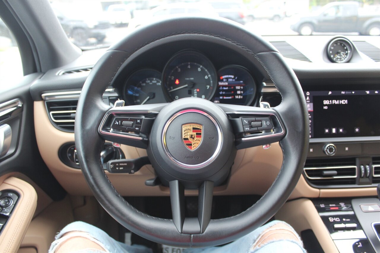 2022 Porsche Macan photo 3